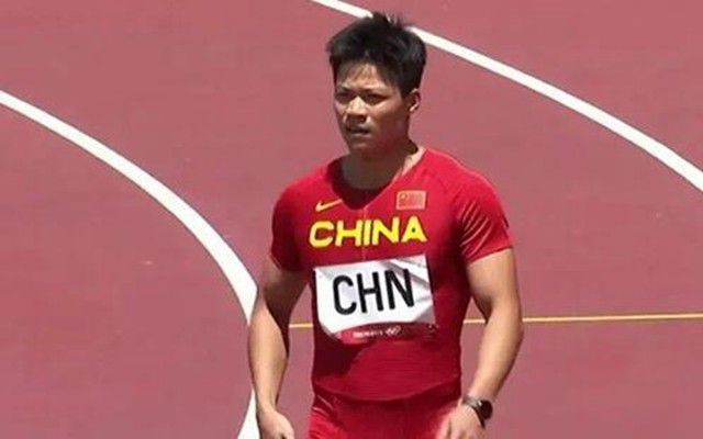 女被男扒开腿狂躁30分钟